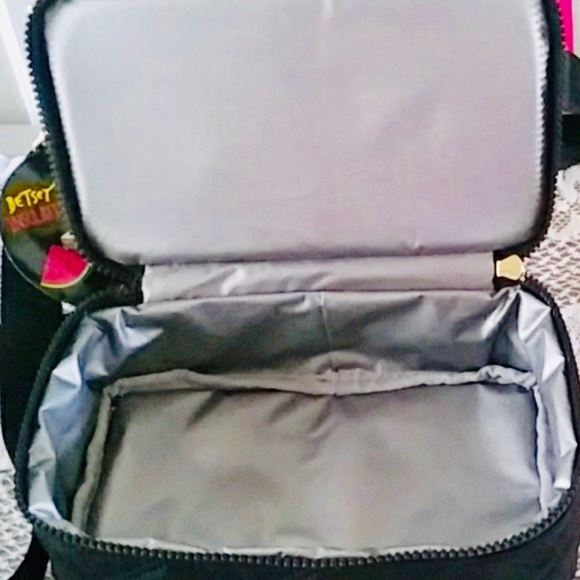 Lunch tote. Lemons!!! Hot item! - Picture 6 of 7